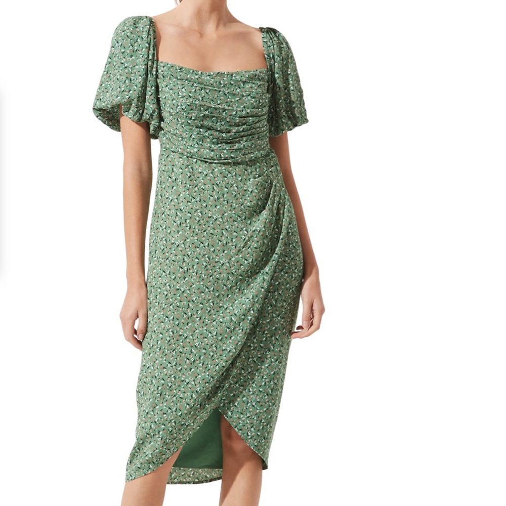 Square Neck Bubble Sleeve Dress
ASTR THE LABEL